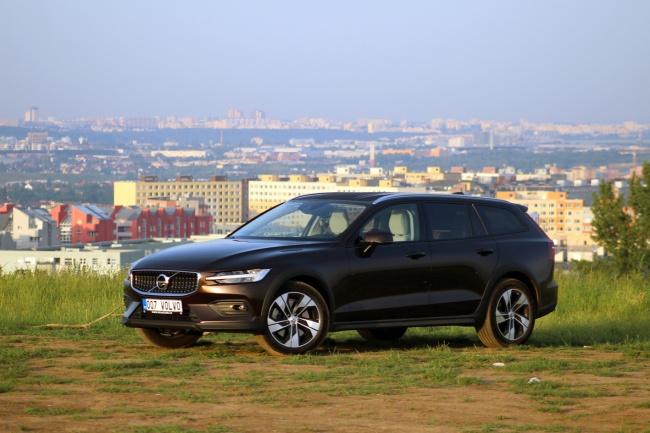 Test Volvo V60 Cross Country D4: Luxusní svoboda  - přední pohled