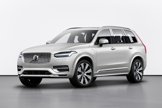 Volvo XC90 - B5 elektrifikace - pohled na vůz z boku