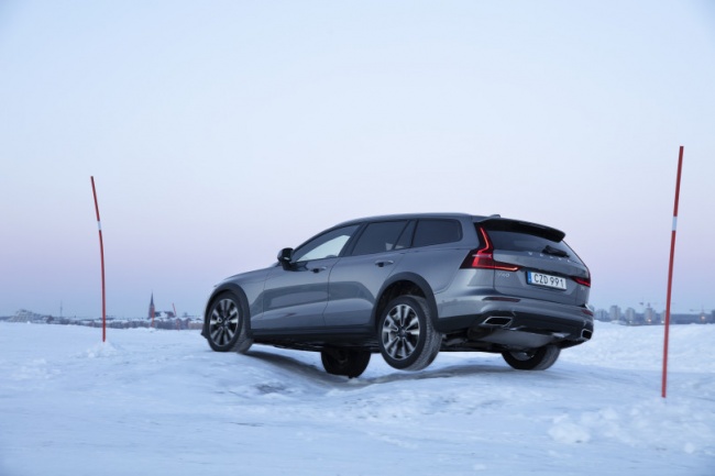 Volvo V60 Cross country - testování v zimě