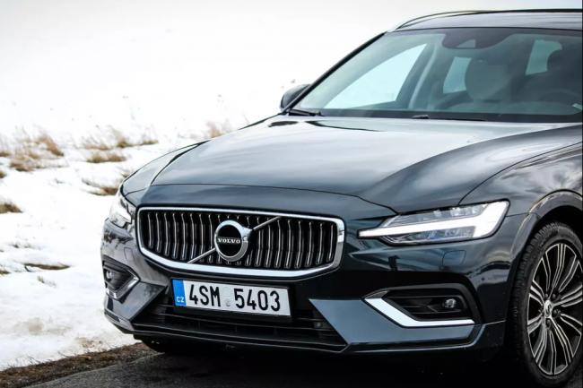 Volvo V60 Cross country - recenze, testy - maska