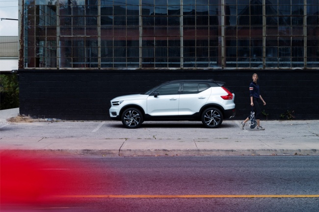 Volvo XC 40 - boční pohled na vůz